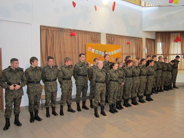 PEŁNA GALA mundurowa w Technikum w Kołaczkowie