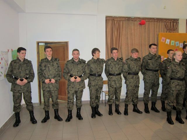 PEŁNA GALA mundurowa w Technikum w Kołaczkowie