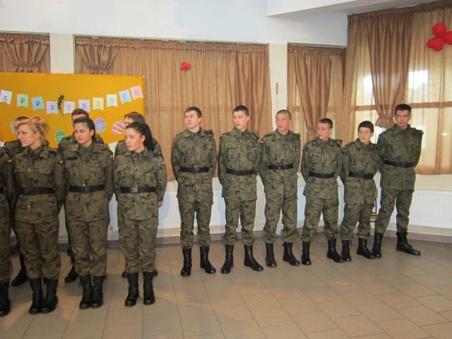 PEŁNA GALA mundurowa w Technikum w Kołaczkowie