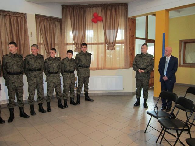 PEŁNA GALA mundurowa w Technikum w Kołaczkowie