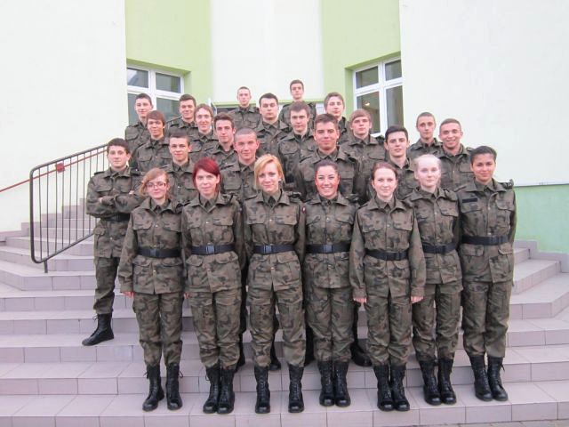 PEŁNA GALA mundurowa w Technikum w Kołaczkowie