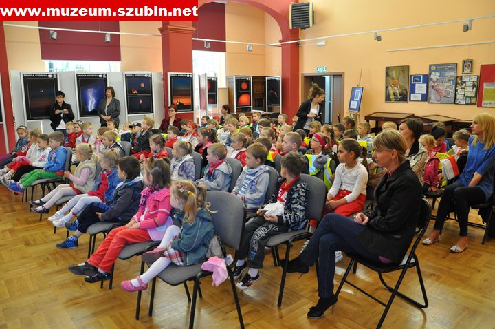 Flaga, szalik, koszulka- symbole narodowe wokół nas