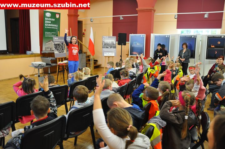 Flaga, szalik, koszulka- symbole narodowe wokół nas