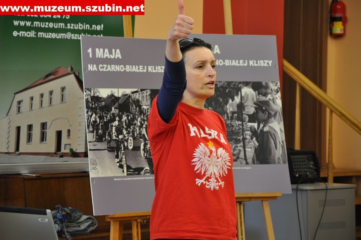 Flaga, szalik, koszulka- symbole narodowe wokół nas