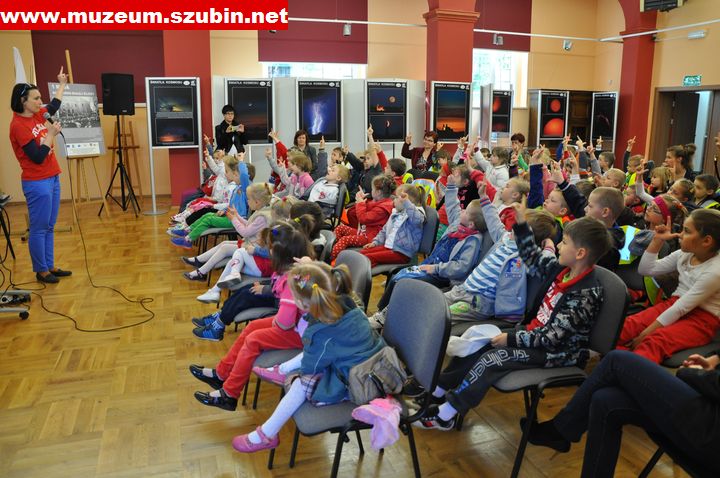 Flaga, szalik, koszulka- symbole narodowe wokół nas