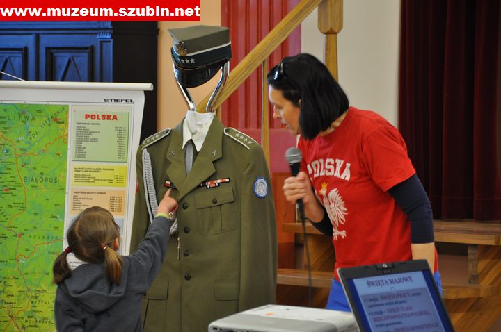 Flaga, szalik, koszulka- symbole narodowe wokół nas