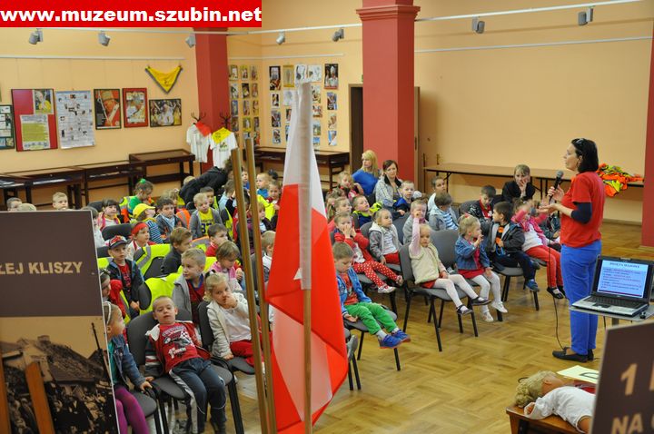 Flaga, szalik, koszulka- symbole narodowe wokół nas