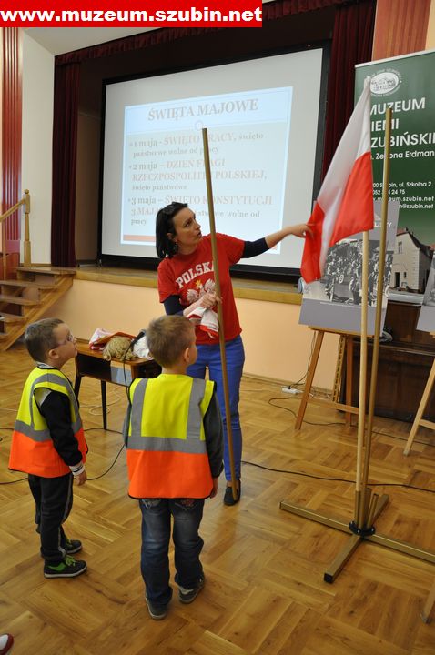 Flaga, szalik, koszulka- symbole narodowe wokół nas