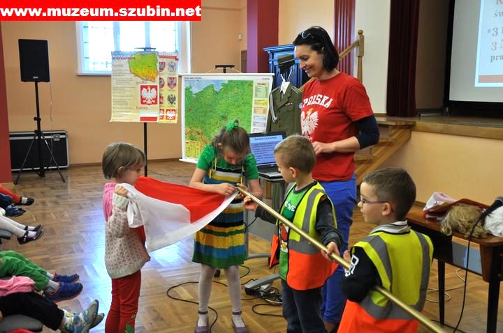 Flaga, szalik, koszulka- symbole narodowe wokół nas