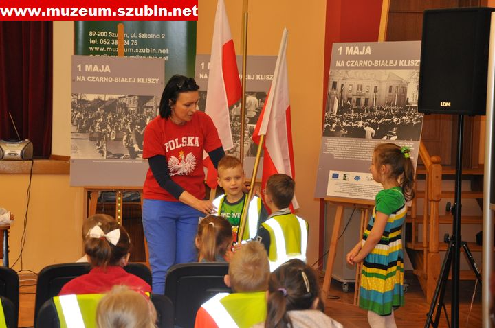 Flaga, szalik, koszulka- symbole narodowe wokół nas