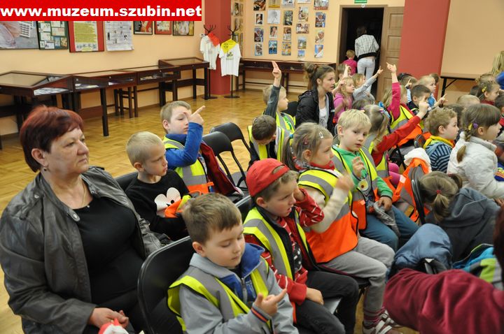 Flaga, szalik, koszulka- symbole narodowe wokół nas