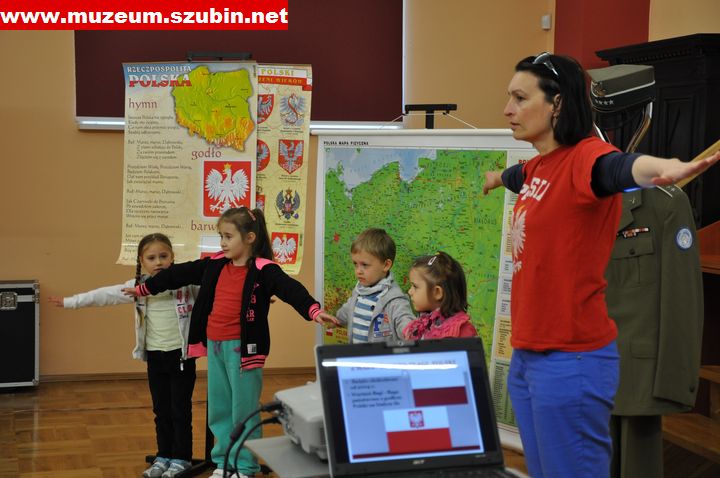 Flaga, szalik, koszulka- symbole narodowe wokół nas