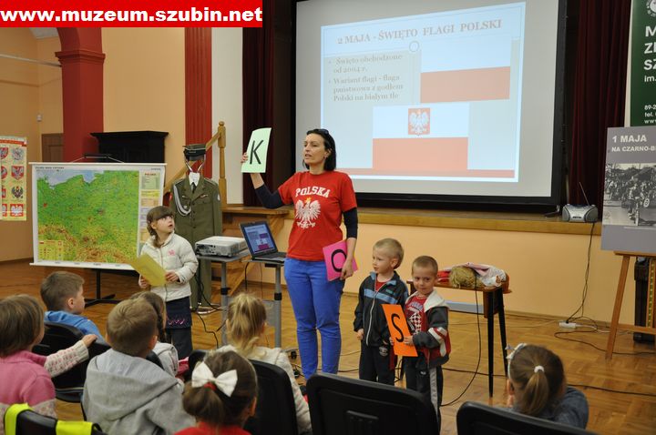 Flaga, szalik, koszulka- symbole narodowe wokół nas
