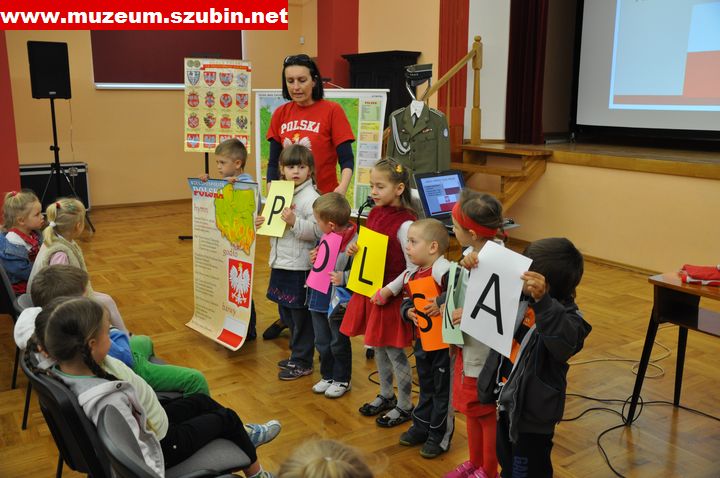 Flaga, szalik, koszulka- symbole narodowe wokół nas