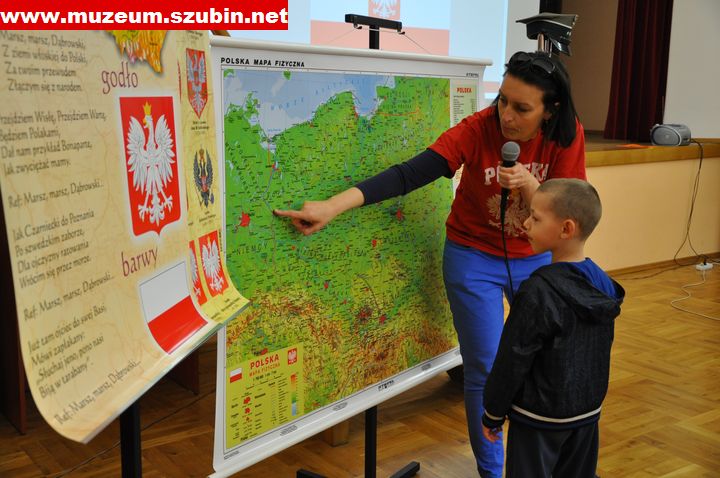 Flaga, szalik, koszulka- symbole narodowe wokół nas