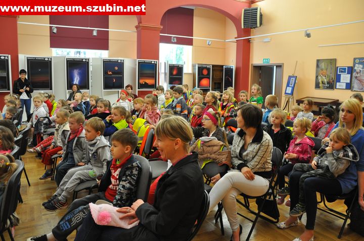 Flaga, szalik, koszulka- symbole narodowe wokół nas