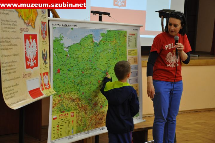 Flaga, szalik, koszulka- symbole narodowe wokół nas