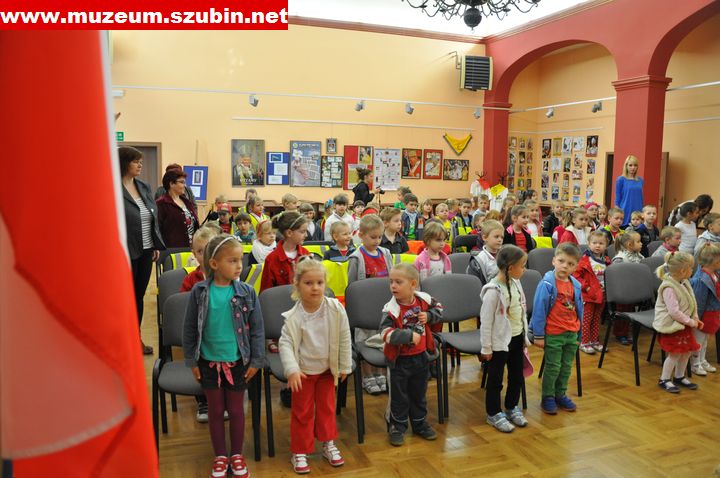 Flaga, szalik, koszulka- symbole narodowe wokół nas