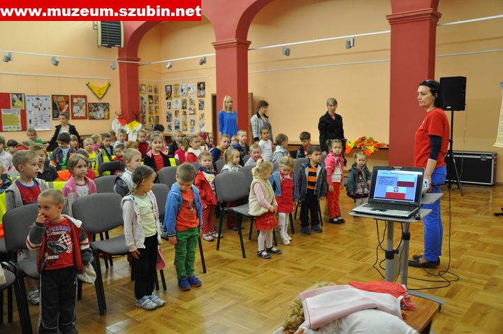 Flaga, szalik, koszulka- symbole narodowe wokół nas