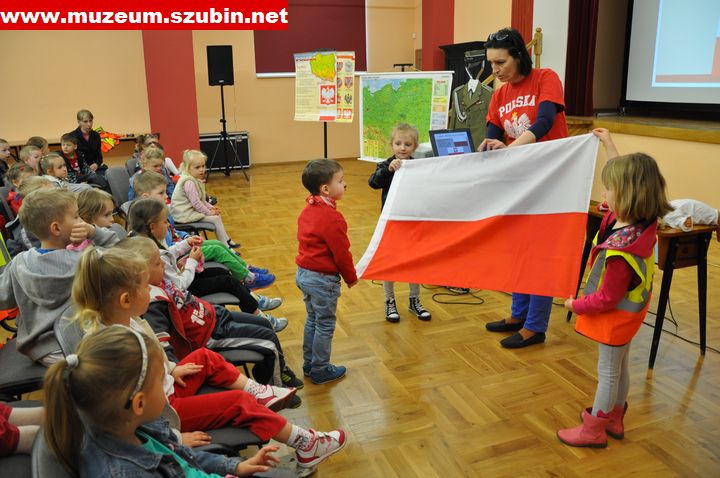 Flaga, szalik, koszulka- symbole narodowe wokół nas