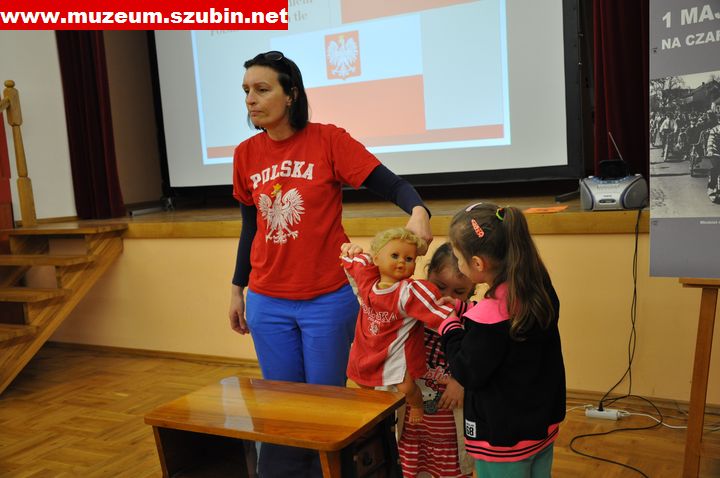 Flaga, szalik, koszulka- symbole narodowe wokół nas