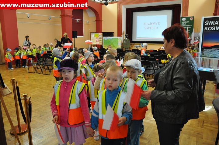 Flaga, szalik, koszulka- symbole narodowe wokół nas