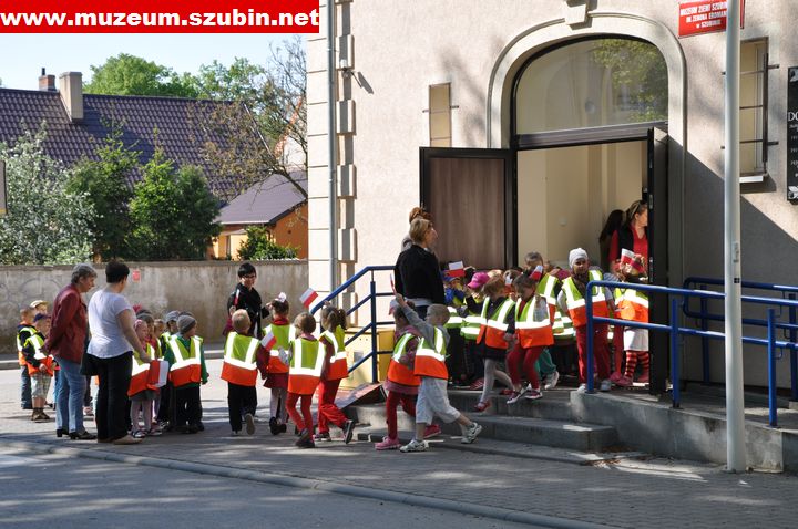Flaga, szalik, koszulka- symbole narodowe wokół nas