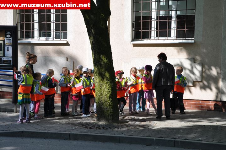 Flaga, szalik, koszulka- symbole narodowe wokół nas