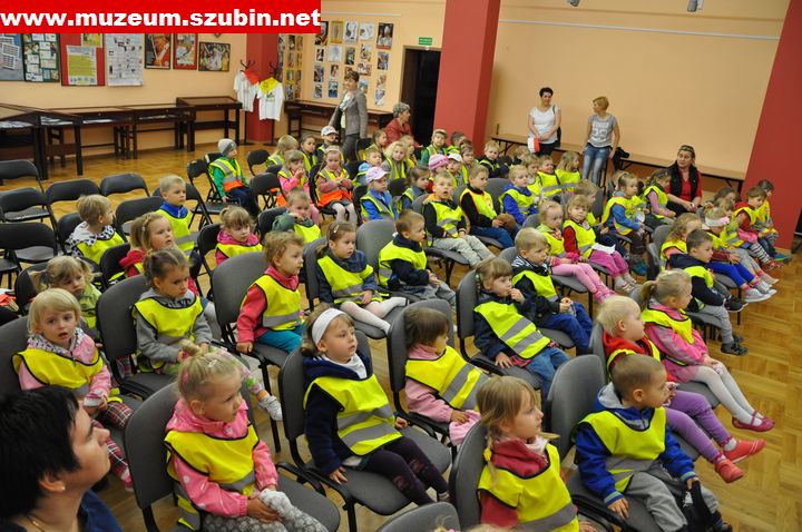 Flaga, szalik, koszulka- symbole narodowe wokół nas