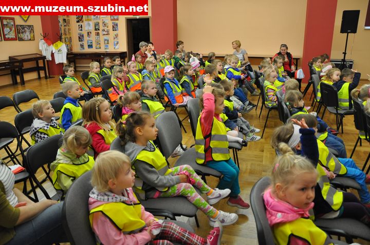 Flaga, szalik, koszulka- symbole narodowe wokół nas