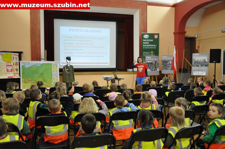 Flaga, szalik, koszulka- symbole narodowe wokół nas