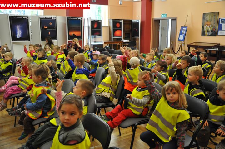 Flaga, szalik, koszulka- symbole narodowe wokół nas