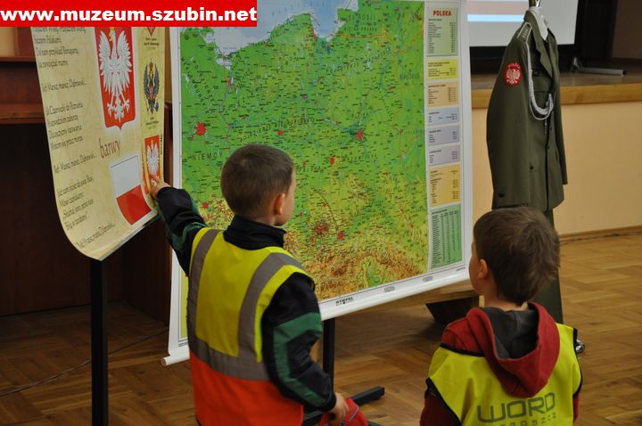 Flaga, szalik, koszulka- symbole narodowe wokół nas