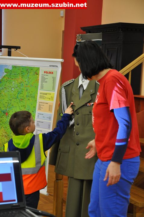 Flaga, szalik, koszulka- symbole narodowe wokół nas