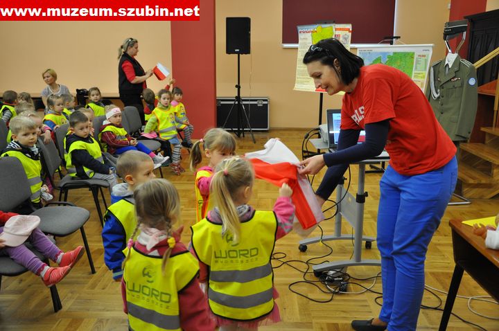 Flaga, szalik, koszulka- symbole narodowe wokół nas