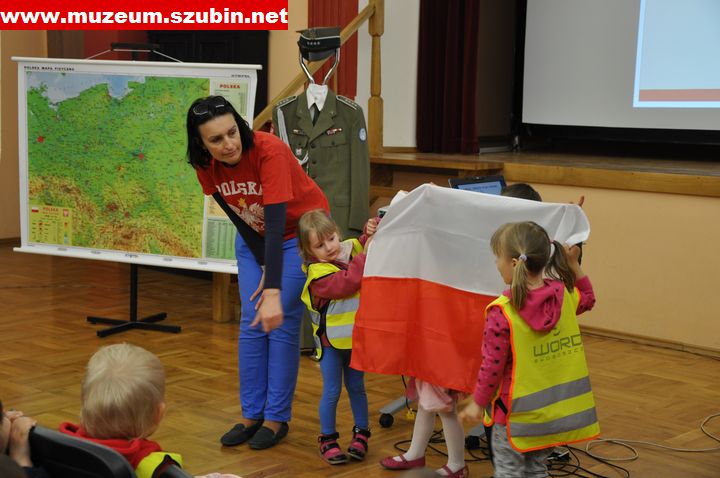 Flaga, szalik, koszulka- symbole narodowe wokół nas