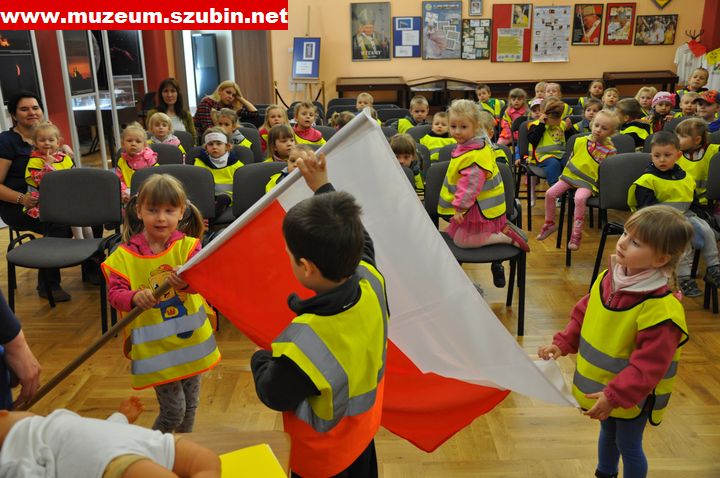 Flaga, szalik, koszulka- symbole narodowe wokół nas