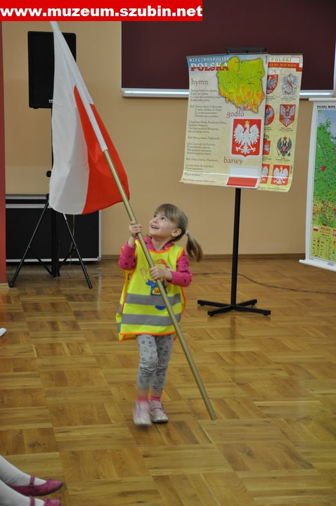 Flaga, szalik, koszulka- symbole narodowe wokół nas