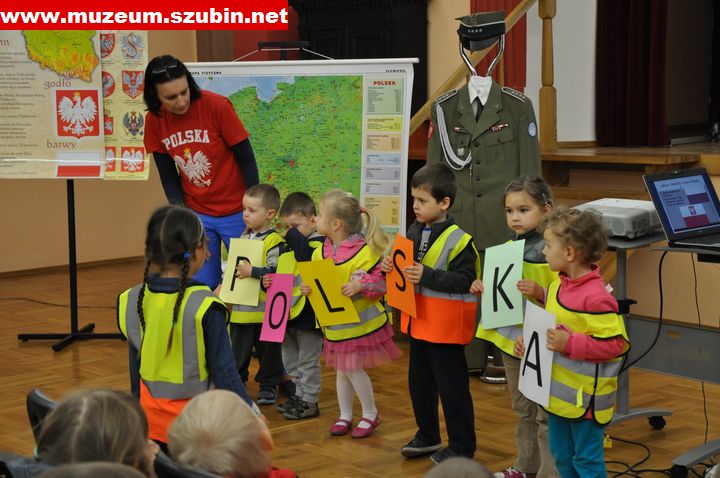 Flaga, szalik, koszulka- symbole narodowe wokół nas