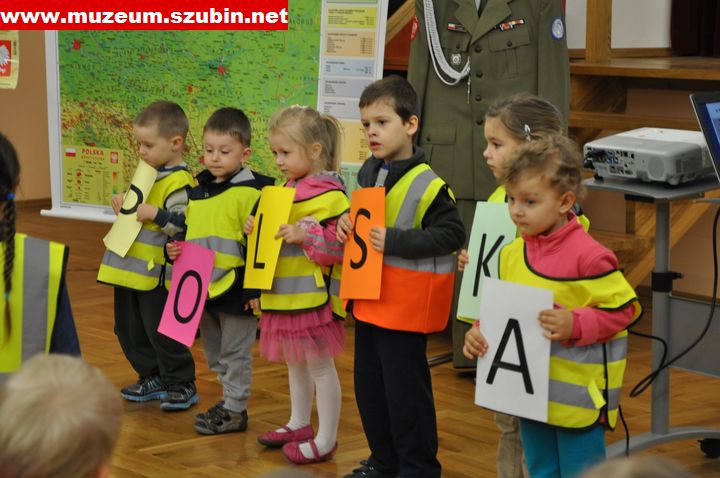 Flaga, szalik, koszulka- symbole narodowe wokół nas