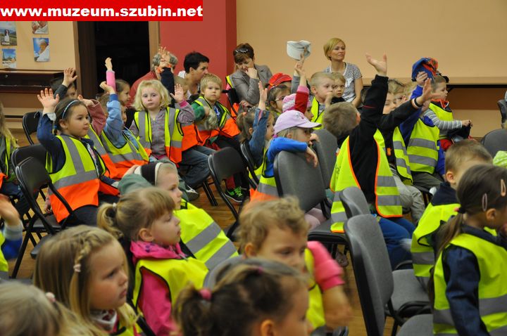 Flaga, szalik, koszulka- symbole narodowe wokół nas