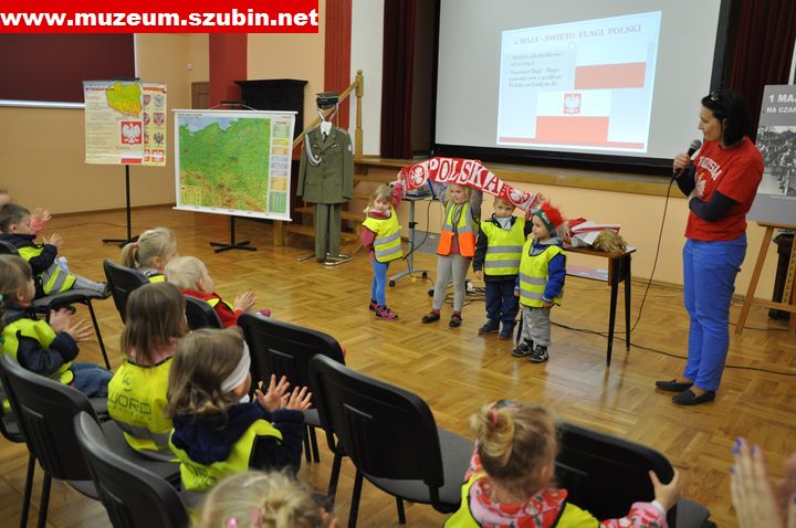 Flaga, szalik, koszulka- symbole narodowe wokół nas