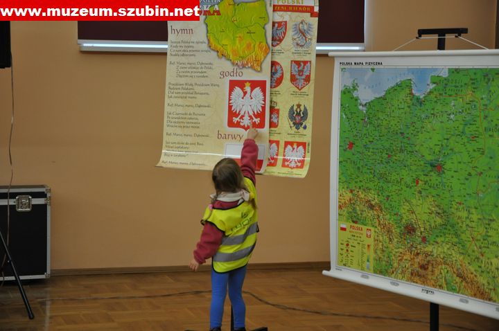 Flaga, szalik, koszulka- symbole narodowe wokół nas