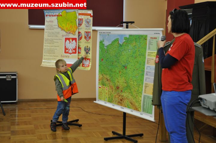 Flaga, szalik, koszulka- symbole narodowe wokół nas