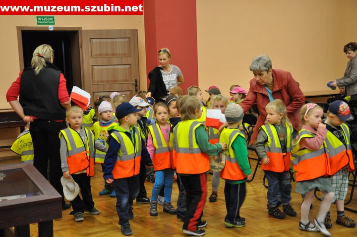 Flaga, szalik, koszulka- symbole narodowe wokół nas