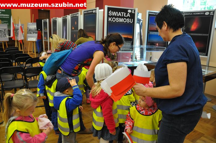 Flaga, szalik, koszulka- symbole narodowe wokół nas