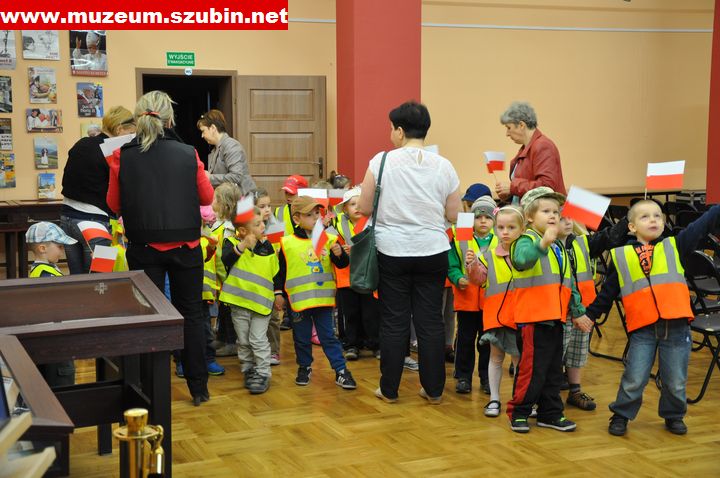 Flaga, szalik, koszulka- symbole narodowe wokół nas