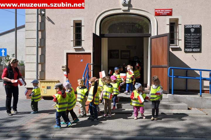 Flaga, szalik, koszulka- symbole narodowe wokół nas