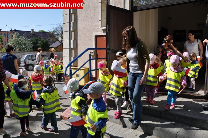 Flaga, szalik, koszulka- symbole narodowe wokół nas