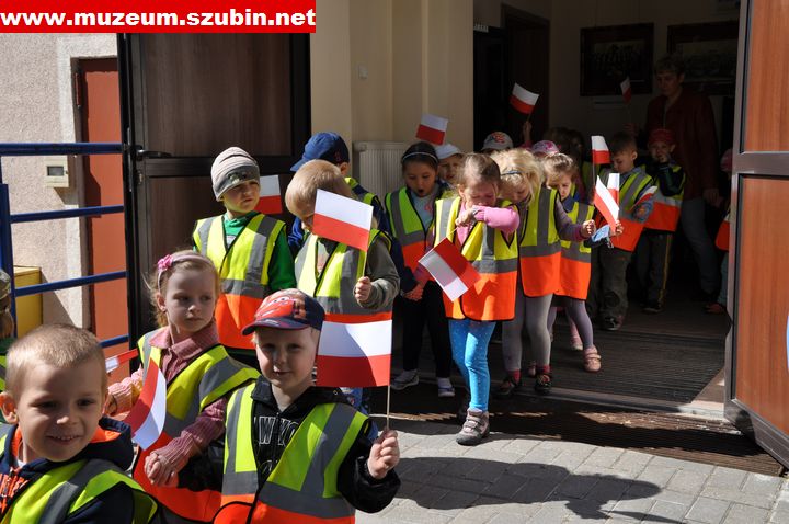 Flaga, szalik, koszulka- symbole narodowe wokół nas